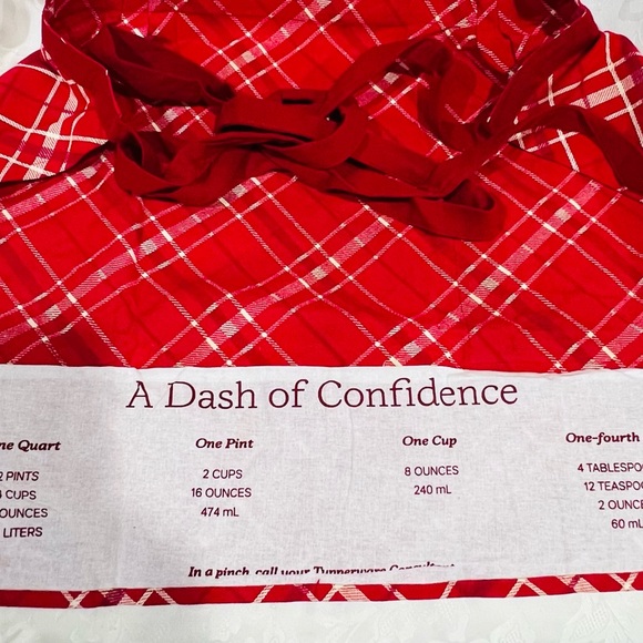 NEW in Package- Tupperware Holiday Red Plaid Apron with Pocket - Picture 3 of 4